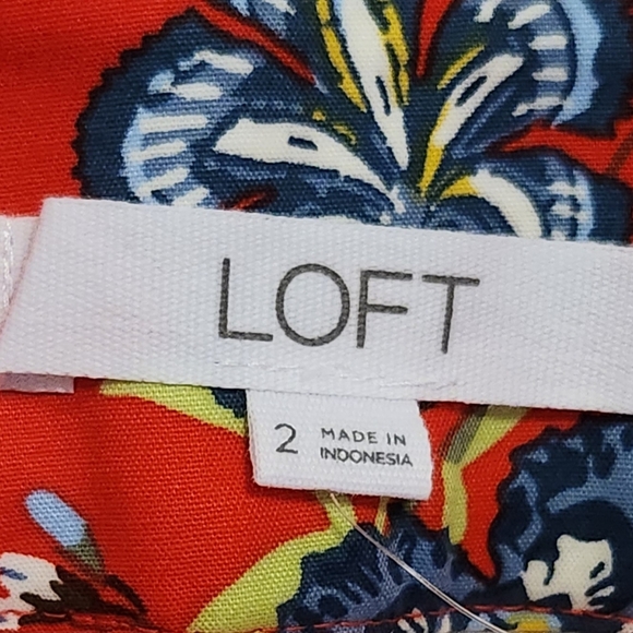 LOFT The Riviera Red Floral Shorts NWT  Size 2 - Picture 3 of 7